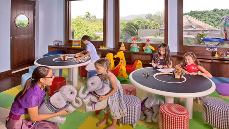 Angsana Laguna Phuket - Children playing in playroom